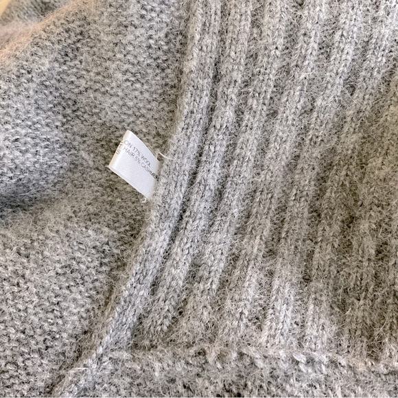 PORTOLANO Cashmere Relaxed Asymmetrical pullover poncho - Picture 8 of 10